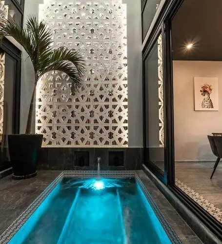 Pousada 8br Two-villa Compound With Four Pools