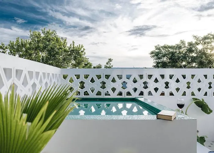 Pousada 8br Two-villa Compound With Four Pools *