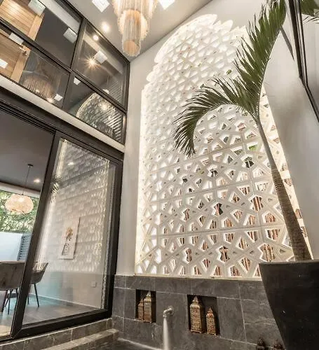 8br Two-villa Compound With Four Pools *