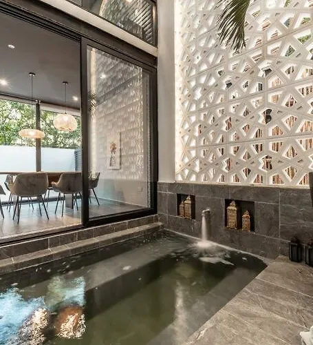 8br Two-villa Compound With Four Pools *