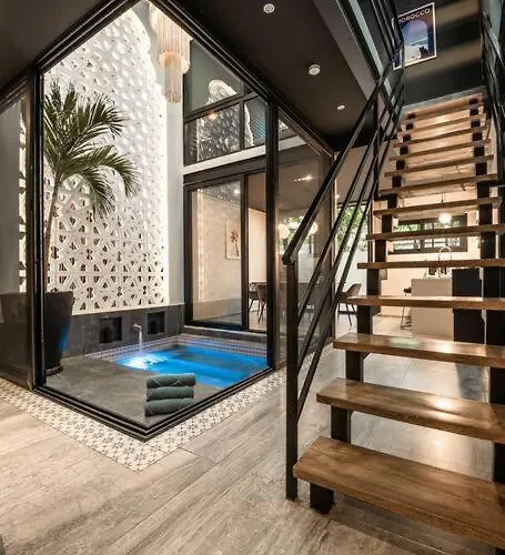 8br Two-villa Compound With Four Pools *