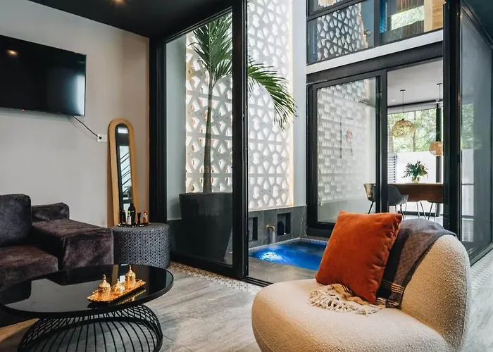 8br Two-villa Compound With Four Pools *